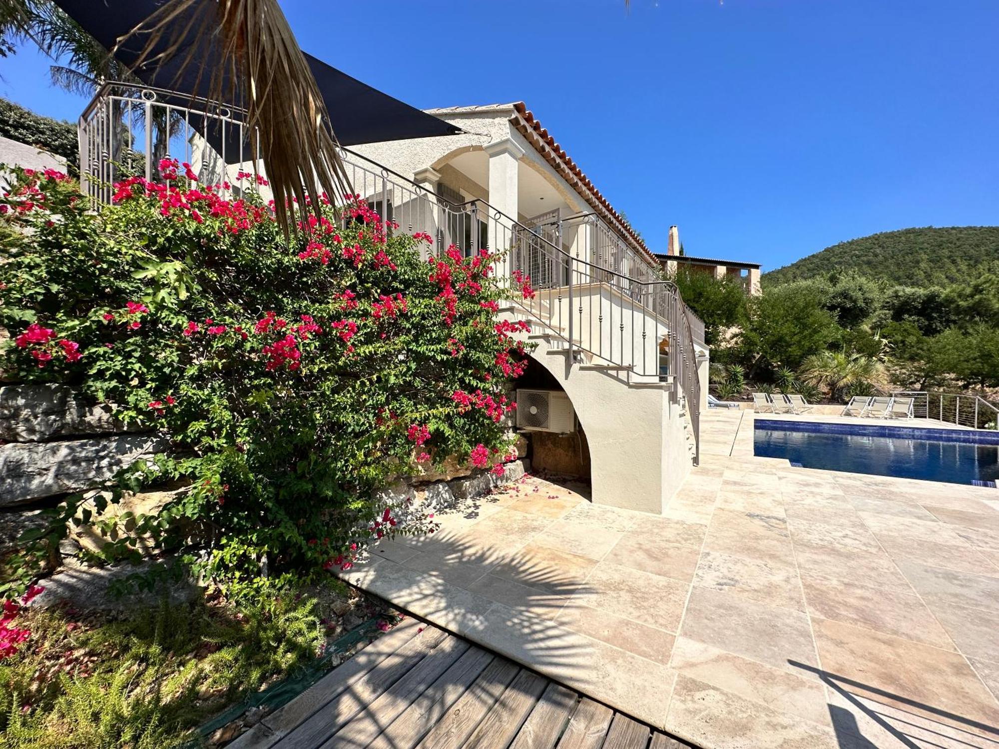 La Mandragora, Belle Villa Pour 6 Personnes Avec Piscine A Debordement Et Vue Mer A La Londe-Les-Maures Kültér fotó